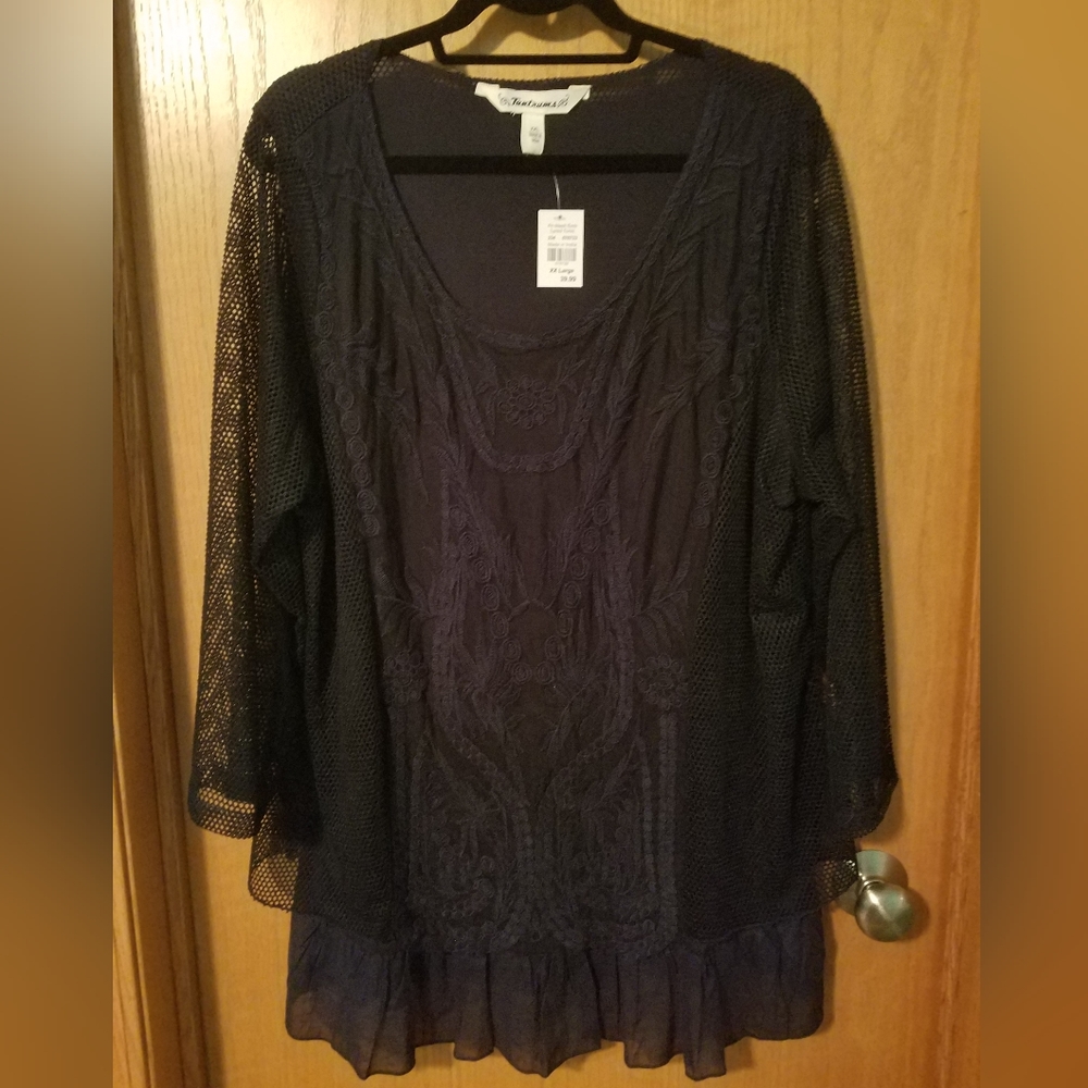 navy top